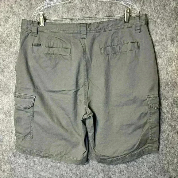 Columbia Gray Cargo Shorts - Size 38 - Picture 3 of 5
